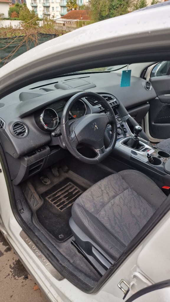 Avant nettoyage Peugeot 3008