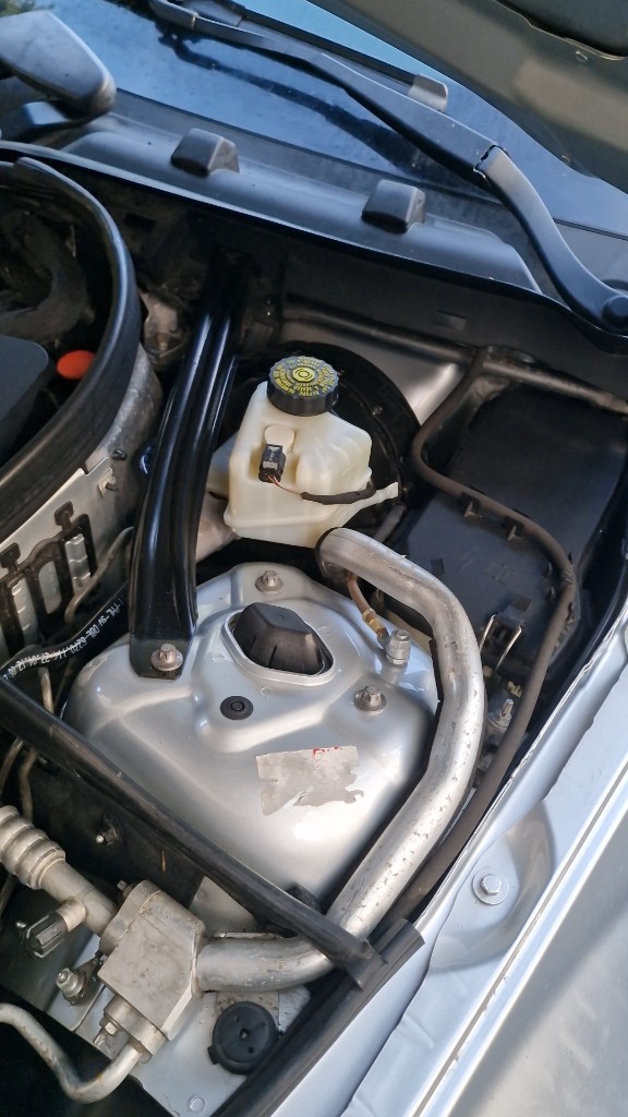 Après nettoyage compartiment moteur Mercedes