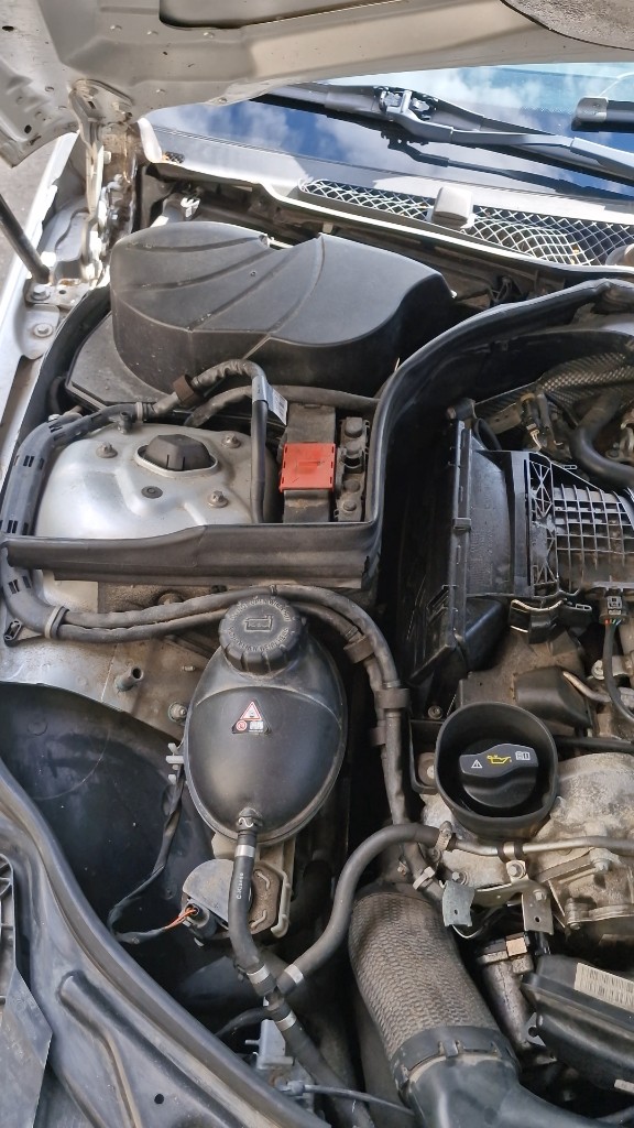 Avant nettoyage moteur Mercedes